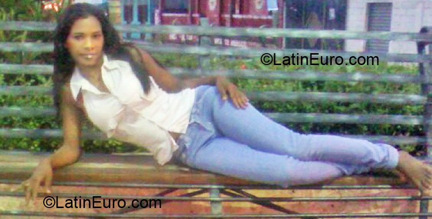 Date this charming Dominican Republic girl Dileni from Santo Domingo DO6909
