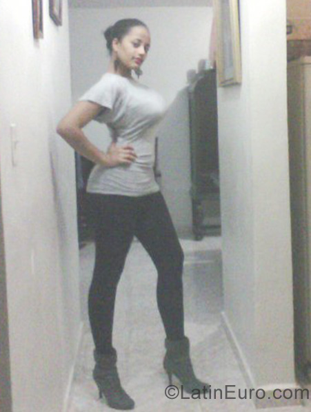 Date this voluptuous Dominican Republic girl Leecey from Cabarete DO13841