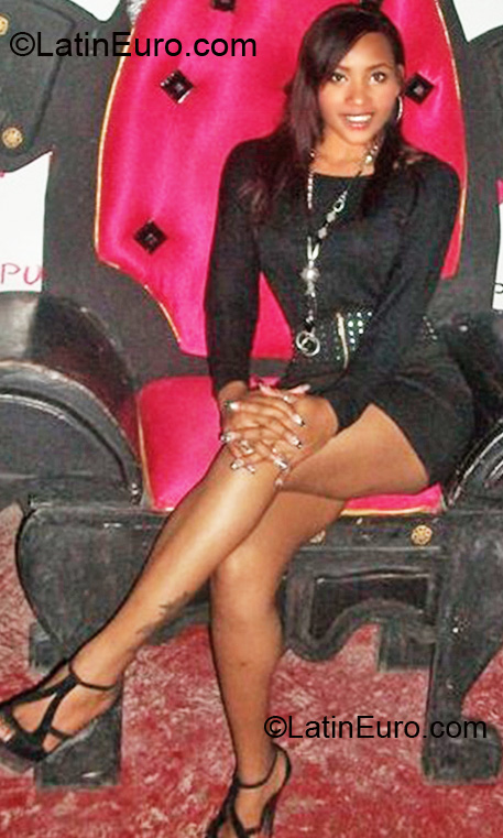 Date this nice looking Dominican Republic girl LookingforGoodM from santo domingo DO7012