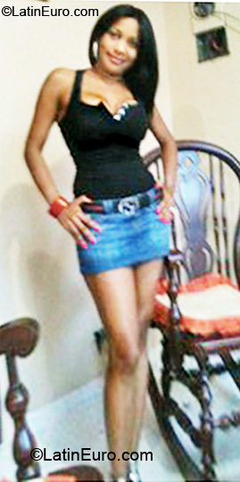 Date this happy Dominican Republic girl Yanirys from Santiago DO7073