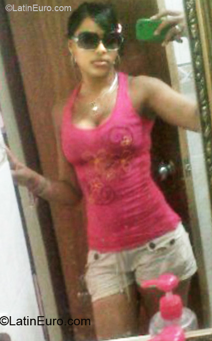 Date this fun Dominican Republic girl Yinette from Santo Domingo DO17422