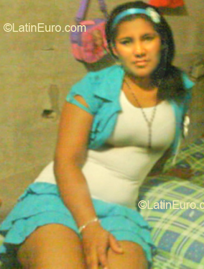 Date this voluptuous Colombia girl Yurany from Medellin CO6671
