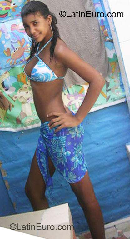 Date this foxy Dominican Republic girl Bella from La Vega DO7139