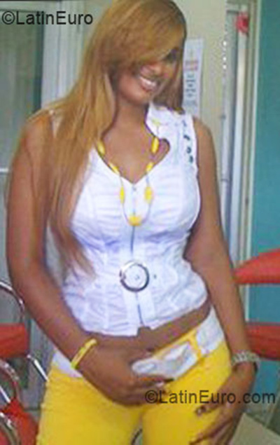 Date this stunning Dominican Republic girl Anyileidy from Santo Domingo DO7946