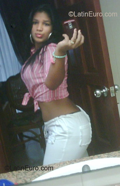 Date this gorgeous Dominican Republic girl Isabel from Santiago DO7191