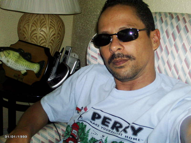 Date this voluptuous United States man Willie from Usa US9356