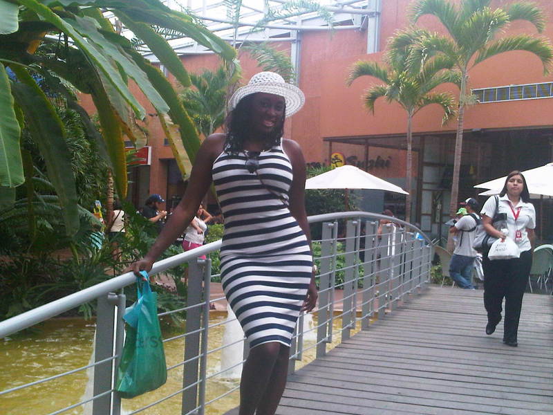 Date this happy Venezuela girl Canela from caracas VE74