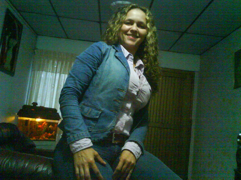 Date this happy Colombia girl Gloyo from Medellin CO6744