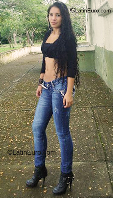 Date this lovely Colombia girl Juliana from Armenia CO6764