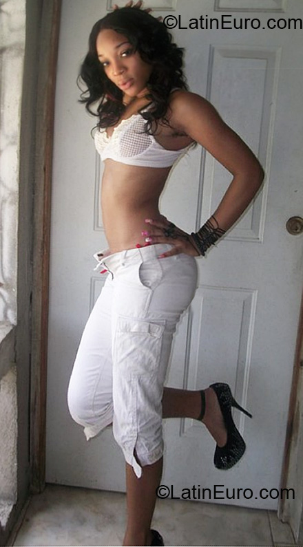 Date this sultry Jamaica girl Candy from Kingston JM223