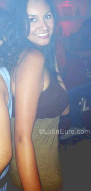 Date this cute Colombia girl Erika from Cali CO18354