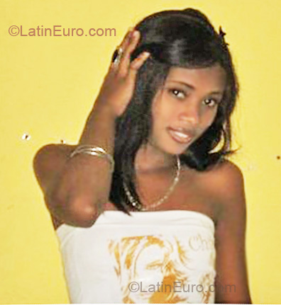 Date this funny Dominican Republic girl Erika from Santo Domingo DO7303