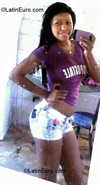 Date this voluptuous Colombia girl Lizet from Barranquilla CO6843