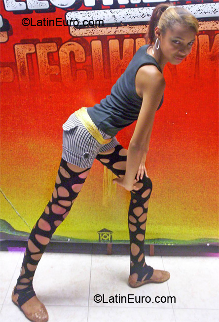 Date this attractive Dominican Republic girl Yesica from Santiago DO7427