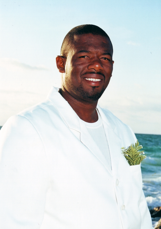 Date this nice looking Bahamas man BIGSEXY from freeport BS33