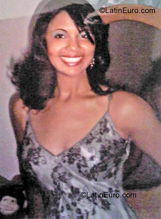 Date this gorgeous Dominican Republic girl Aymar from Duverge DO7520