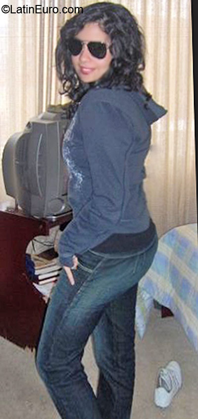 Date this voluptuous Colombia girl Laura from Manizales CO6999
