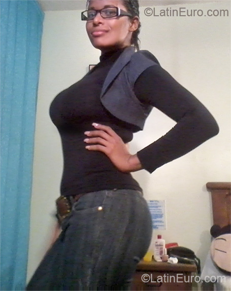 Date this foxy Mexico girl Leonora from Mazatlan MX334