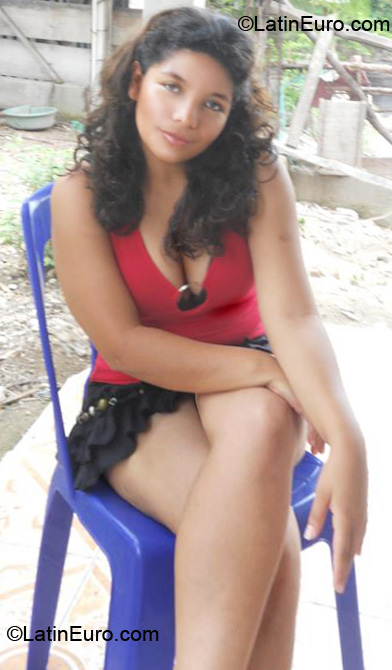 Date this stunning Honduras girl Julissa from Comayagua HN328