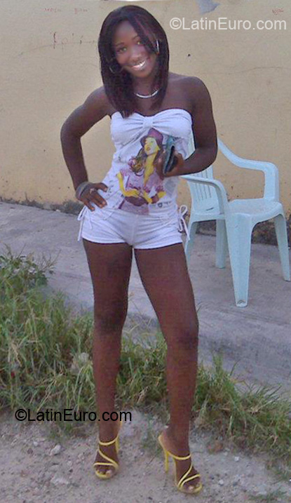 Date this sensual Dominican Republic girl Elena from La Romana DO9433
