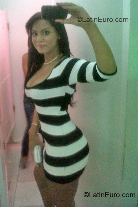 Date this hot Dominican Republic girl Neicy from Santo Domingo, Repulica Domnicana DO7718