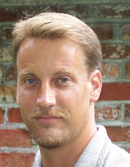 Date this funny United States man Paul from Waverly US9954