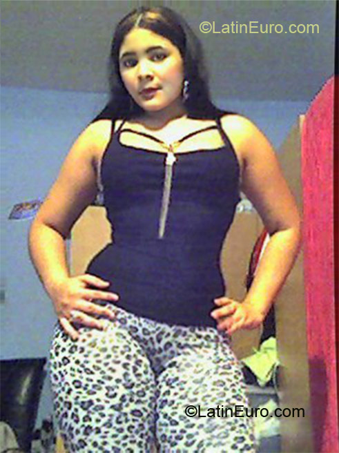 Date this stunning Dominican Republic girl Yoselin from Santo Domingo DO7797