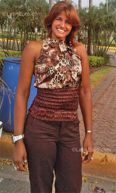 Date this sultry Dominican Republic girl Laflordeullama from La Vega DO7860