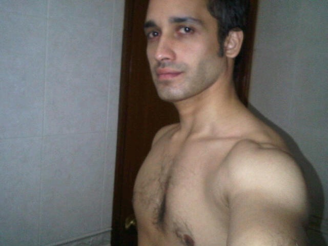 Date this good-looking Pakistan man Alyito74 from Karachi PK27