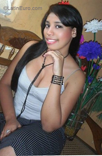 Date this nice looking Colombia girl Franci from Barranquilla CO7206
