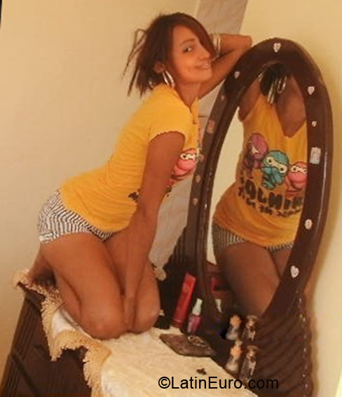 Date this sultry Dominican Republic girl Betania from Montecristi DO7911