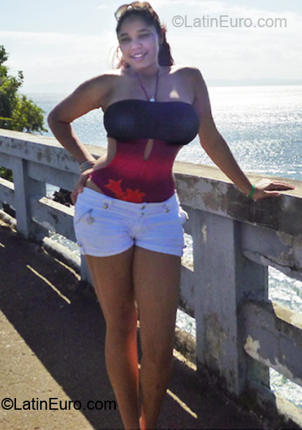 Date this good-looking Dominican Republic girl Sovietica from Santo Domingo DO7940