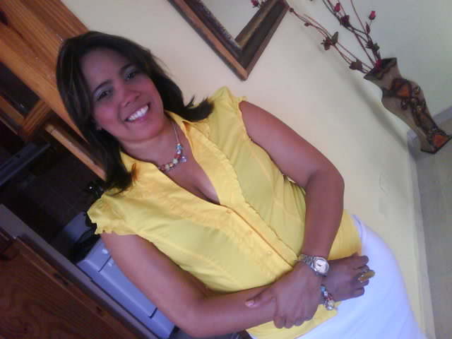 Date this lovely Dominican Republic girl Emprendora from Santo Domingo DO7954