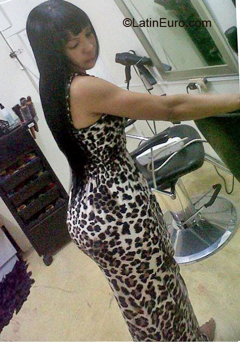 Date this sensual Dominican Republic girl Margaret from Santiago DO8031