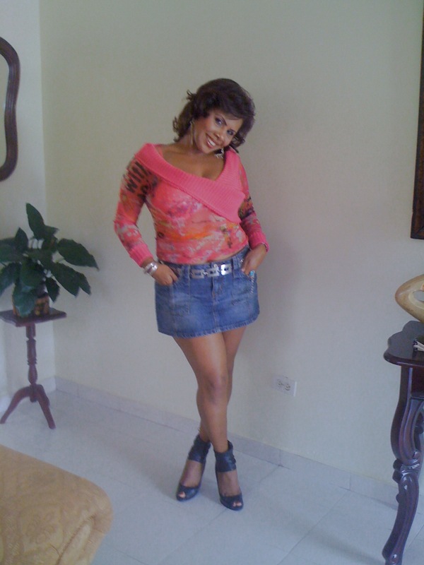 Date this voluptuous Dominican Republic girl Veronica from República Dominicana DO8084