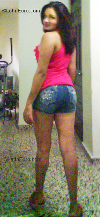 Date this athletic Dominican Republic girl Esther from Santo Domingo DO8136