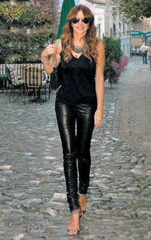 Date this passionate Italy girl Nevenshill from Schio IT157