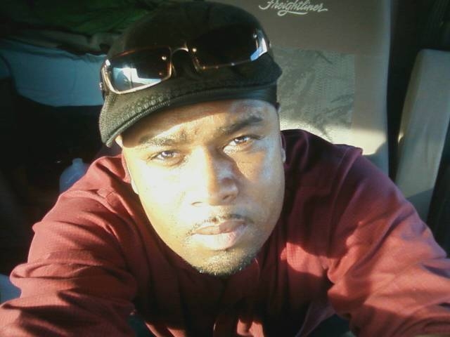 Date this pretty United States man Thomas from Roper US10550