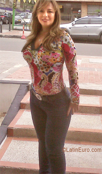 Date this georgeous Colombia girl Claudia from Bogota CO16013