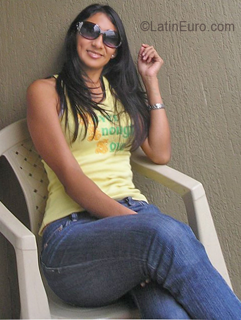Date this attractive Colombia girl Mena7 from Cali CO7420