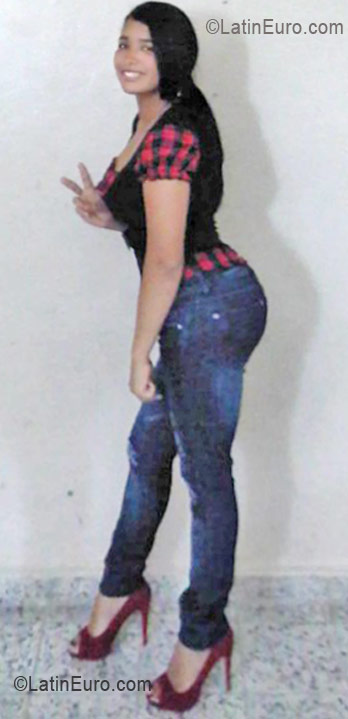 Date this stunning Dominican Republic girl Paula from Santiago DO8328