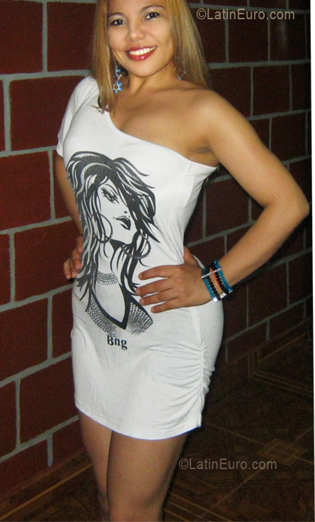 Date this beautiful Colombia girl Lucero from Pereira CO7489