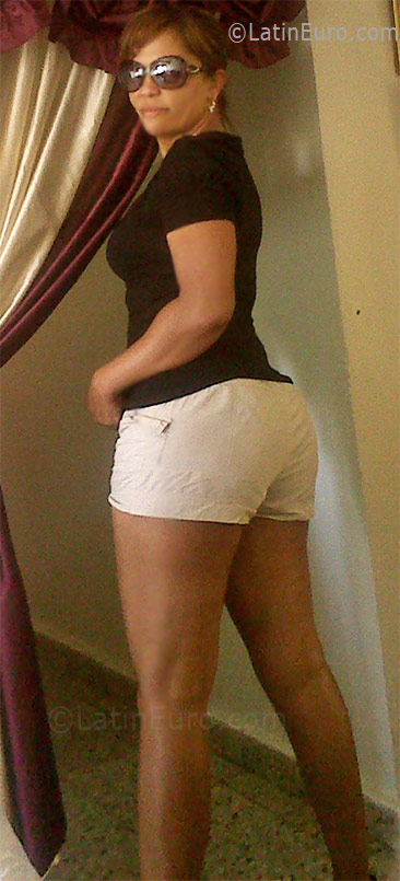 Date this sultry Dominican Republic girl Burbujita12 from Santiago DO8353