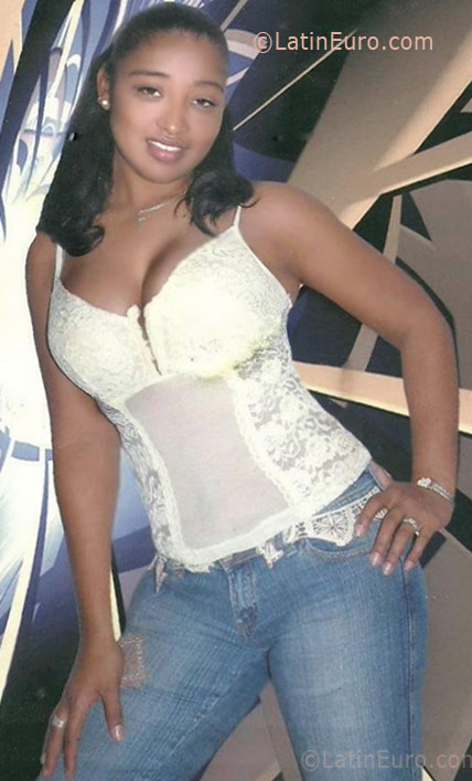 Date this hard body Dominican Republic girl Yessica0720 from Santiago DO8369
