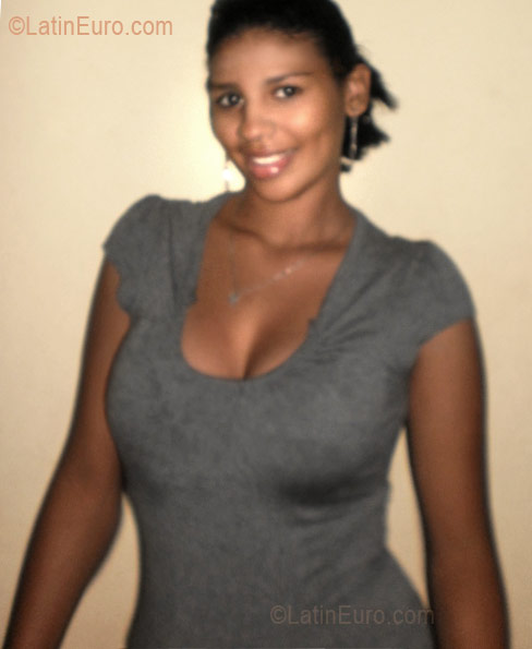 Date this stunning Dominican Republic girl Mariela from Santo Domingo DO8464