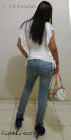 Date this happy Dominican Republic girl Naioby from Santiago DO8473