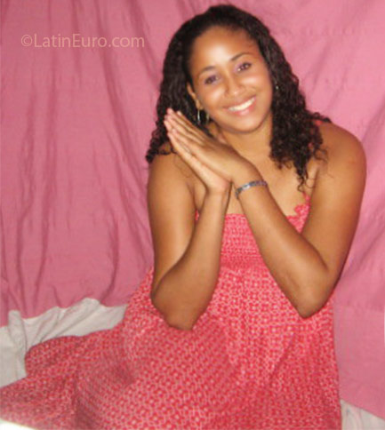 Date this sensual Dominican Republic girl Oneidy from Puerto Plata DO8482