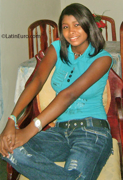 Date this attractive Dominican Republic girl Anyelina from Santo Domingo DO8496