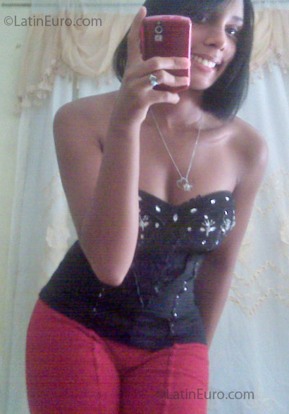 Date this georgeous Dominican Republic girl Yiraldi from Santo Domingo DO8498