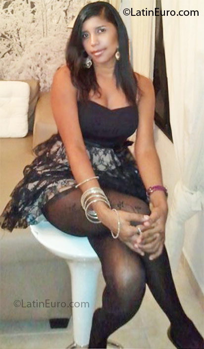 Date this good-looking Dominican Republic girl Yavelis from Santo Domingo DO8553
